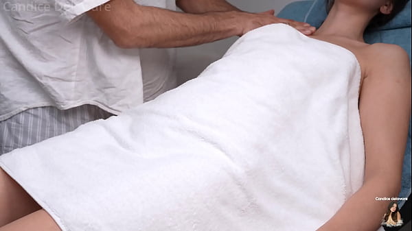 Image pervert masseur fingers an innocent client!