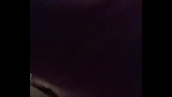 Image Homem mascarado assistindo porno batendo punheta solo no halloween
