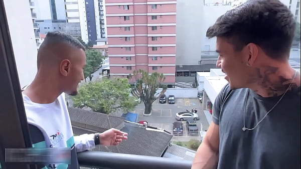 Image Tomando leite do amigo h&eacute_tero. - Free