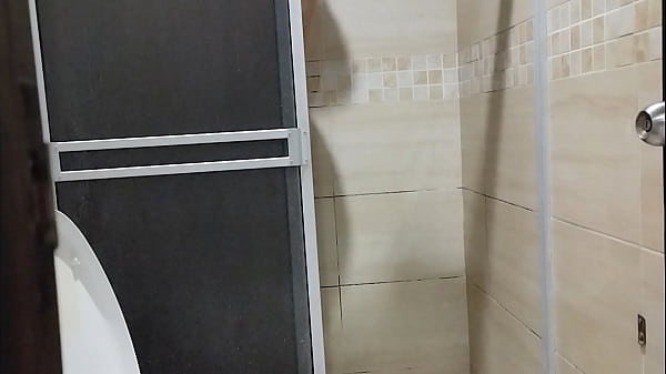 Image Detr&aacute_s de camaras, del siguiente video (Mi casera me cobra la renta)