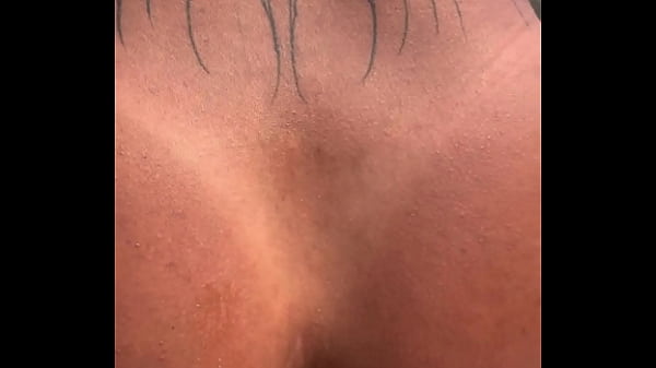 Image femboy dando o cu na praia de nudismo