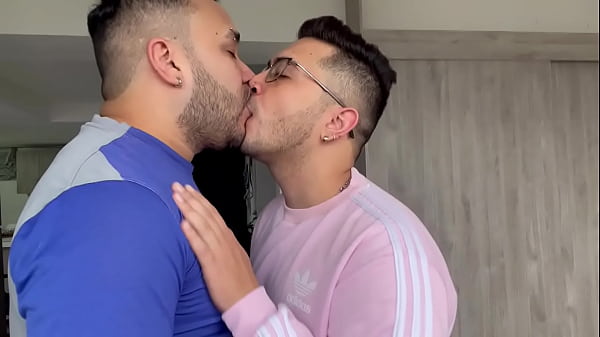 Image Mi primo me pone a mamar su polla