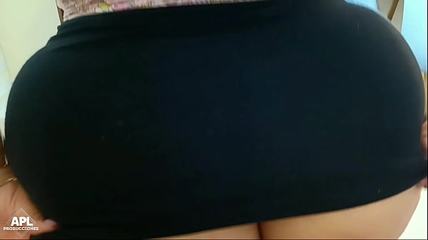 Image Mi vecina que tiene el culo grande, siempre sale de su casa para coquetear conmigo, pero esta vez me invita a su casa para que la folle y la llene de creampie - Parte 2