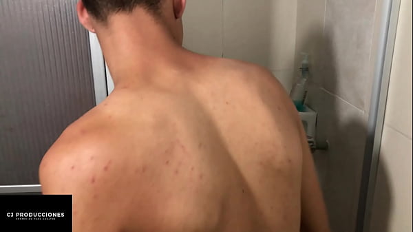 Image Mi hermanastra viene cachonda a mi casa para que le d&eacute_ bien duro