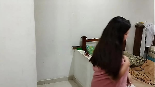 Image Lleg&oacute_ del trabajo y encuentro a mi prima desnuda en mi cuarto, me pidi&oacute_ que usar&aacute_ su co&ntilde_o y boca