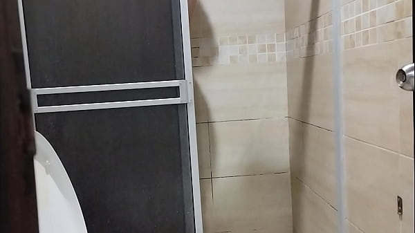 Image No pago la renta y mi casera me pide que la coja duro y la llene de leche