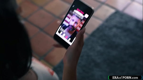 Image Gal Ritchies no sex on the first date plan didnt work at all