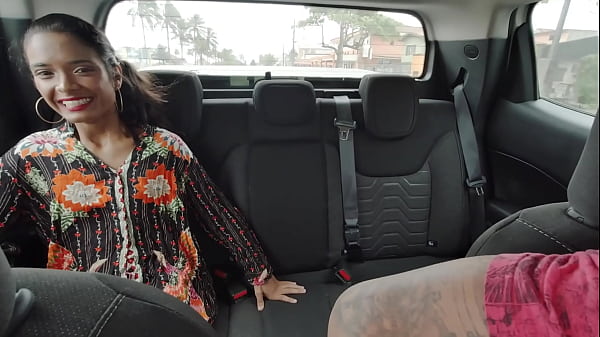 Image Levamos a novinha carioca na praia pra fuder com o casal no mato e pegaram agente transando