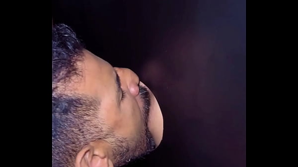 Image O PRAZER DE FUDER V&Aacute_RIOS CU DESCONHECIDOS NUM GLORY HOLE.