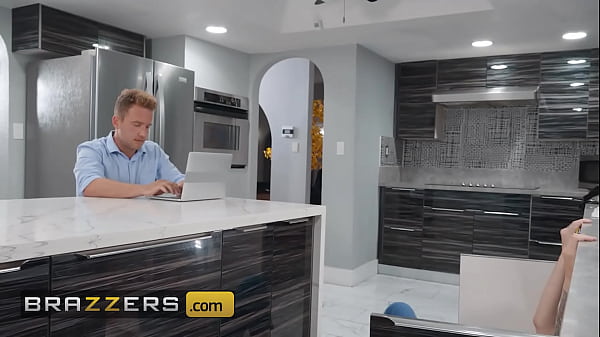 Image BRAZZERS - Smoking Hot Handywoman Kaylee Ryder Visits Van's House To Fix His Sink But Ends Up Fixing His Cock