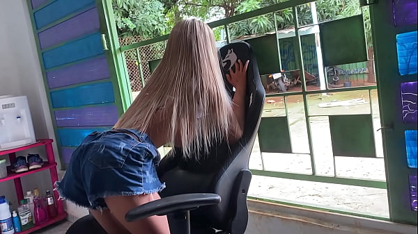Image loira da o cu pro cunhado e eli infia o braso no seu cu
