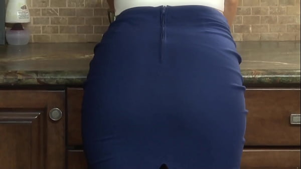 Image MILF IN THE KITCHEN