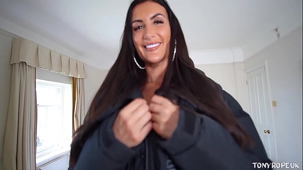 Image POSH BRITISH MILF LOVES BBC