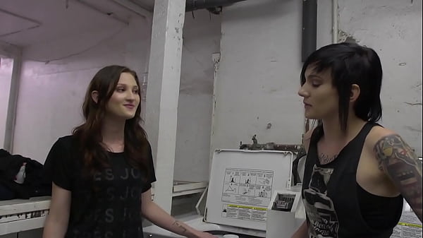 Image LESBIAN ATTRACTION
