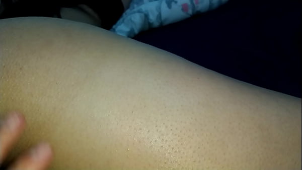 Image Mi hermanastro me hizo un masaje bien caliente cuando mi esposo se fue a trabajar