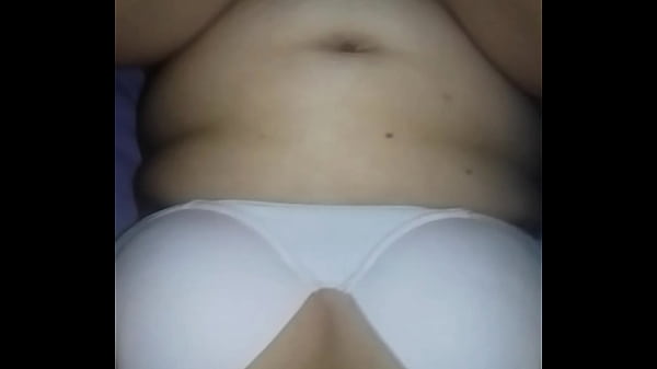 Image Ella lo graba todo: misionero con corpi&ntilde_o blanco