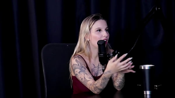 Image Duas gostosas mostram seus peitos depois de falar que ficou preocupada com stalker, as pessoas n&atilde_o se abrem para experi&ecirc_ncias - Brunna Sweet (WATCH ON: SHEER/RED)