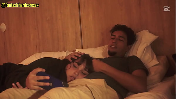 Image Mirando una pelicula con mi hermanastra y no pude evitar meter mi pene en su boca al acostarse en mis piernas