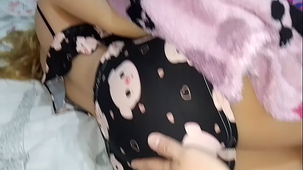Image Encontr&eacute_ a mi madrastra en la cama y no me pude contener a follar su hermoso culo enorme