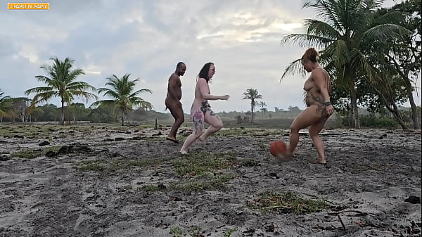 Image O JOGO DE FUTEBOL ESTAVA MUITO CHATO MELHOR E TRANSAR