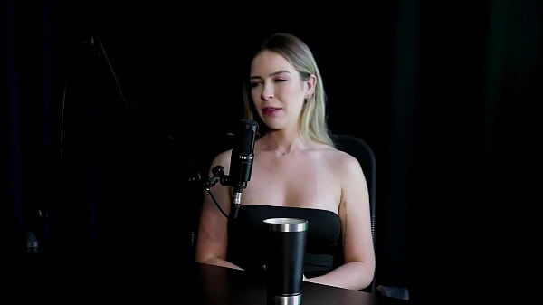 Image Loira faz uma demonstra&ccedil_&atilde_o do seu boquete, mostra seus lindos peitos depois de falar que ficou no meio de um casal com ci&uacute_mes no motel e tem muito preconceito no interior - Milena Moreau