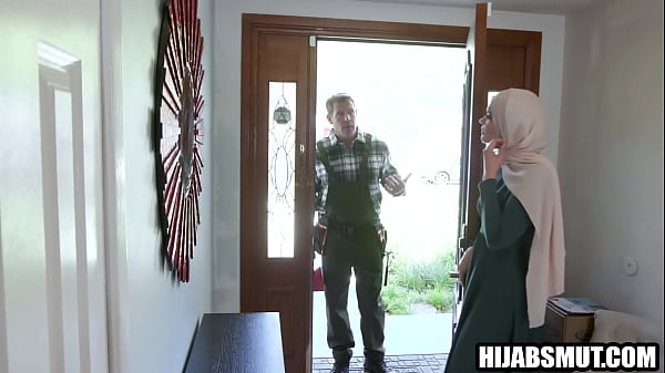 Image Muslim virgin gets a sex lesson from american plumber