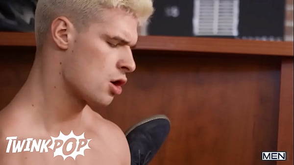Image TWINKPOP - Malik Delgaty Puts Lev Ivankov On The Floor To Penetrate Him In Missionary Before He Cums On His Face
