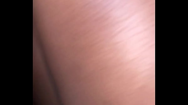 Image Alice na festinha bem loukinha sem calcinha deu po amiguinho do namo na frente de todos