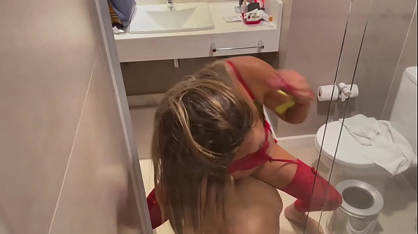 Image Nessa putaria gostosa duas travesti pauzuda arrombaram o cuzinho do passivo marombado