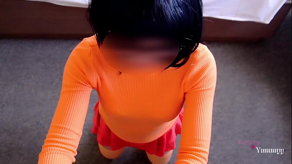 Image Velma tira sus anteojos por accidente y tiene un descuido, velma chupando una gran verga y penetrada en cuatro
