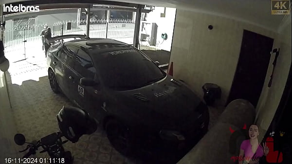 Image Achei o mototaxi gato e o chamei para minha casa e j&aacute_ que meu marido estava roncando tivemos que foder na garagem mesmo. O gostoso me fodeu sem se intimidar com meu PITBULL cheirando suas partes.