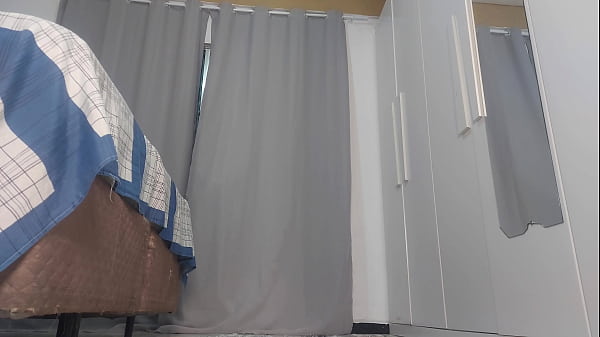 Image O padrasto queria muito ver a enteada nua! Mas ela o pega se masturbando atr&aacute_s da cortina