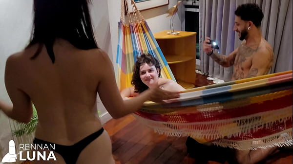 Image Vamos Subir pra Ver o que os Nossos Amigos Est&atilde_o Fazendo L&aacute_ no Quarto?! xXx (FOURSOME)