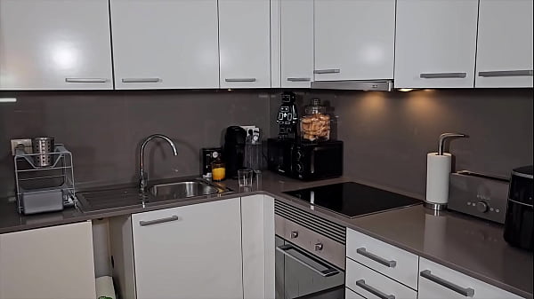 Image How to welcome a new roommate? [Trailer]
