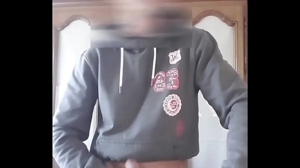 Image j'&eacute_jacule en frottant ma bite dans ma salive,