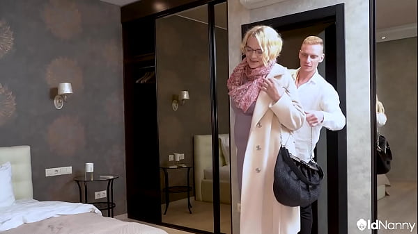Image Sensual Granny With Glasses Enjoys Blowjob Action - AGEDLOVE