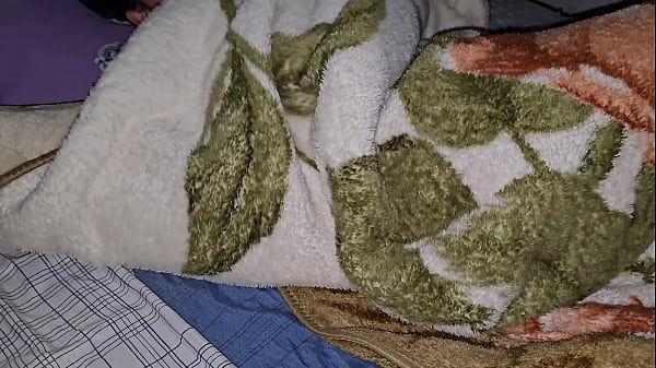 Image Xxx Desi minha enteada me deixa toc&aacute_-la em troca de dinheiro, vejo que a buceta dela &eacute_ t&atilde_o fofa