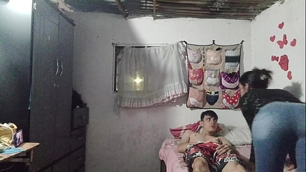 Image hermanastra me visita a mi habitaci&oacute_n solo para mamar mi polla y me corra en su boca por las ganas que tiene