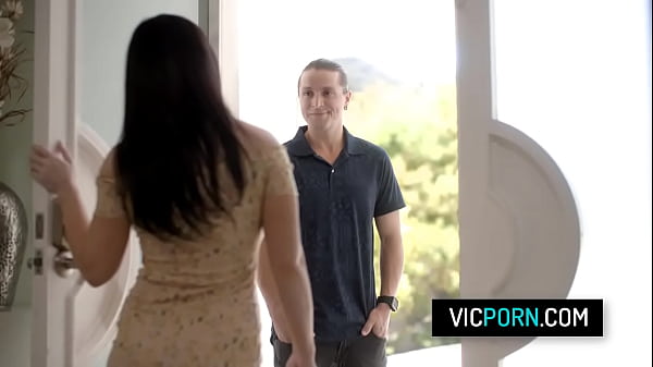 Image Pregnant housewife Jennifer White fucks with her neighbor