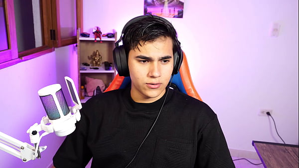 Image Pareja de streamers follan en directo