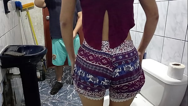 Image Me espiaron en el ba&ntilde_o y cuando me saco la verga, no me resist&iacute_ y termin&eacute_ follando