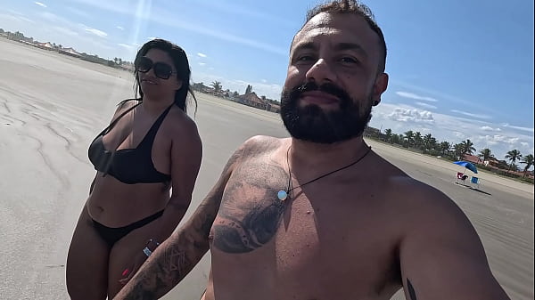 Image Aprontando em p&uacute_blico ambulantes reconhecem minha putinha e claro agente apronta na praia