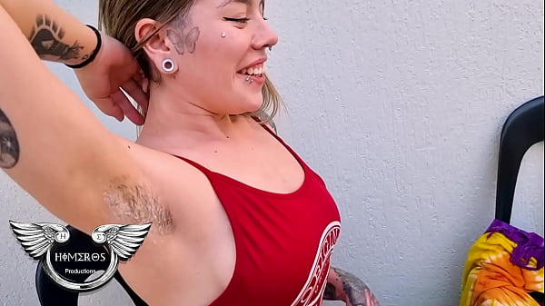 Image Amiga safada queria que eu ajudasse ela a se depilar, quem vai negar de depilar uma gostosa dessa ?