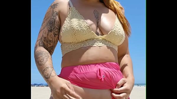 Image Arrumei um amante que trabalha na praia e agora eu vou na praia quase pelada s&oacute_ pra deixar ele de pau duro