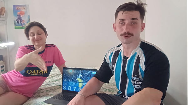 Image Meu time de futebol perdeu, ela ganhou a aposta e teve que comer meu pau