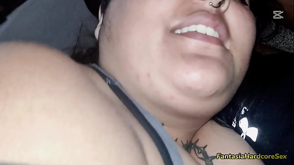 Image Viendo tiktoks con mi mejor amiga y al comparar sus tetas con la de una tiktoker me deja acabar en ellas