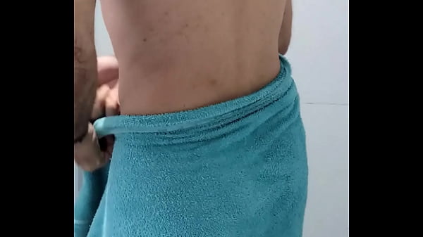 Image Vem espiar o peludo tomando banho