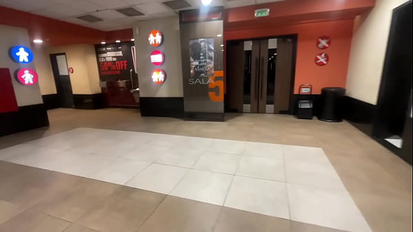Image FUI EXPULSA DO CINEMA POIS ESTAVA CHUPANDO MEU AMIGO