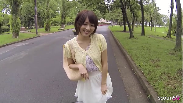 Image Petite Japanese Teen Pickup and talk to Suck Stranger in Car at uncensored JAV Porn