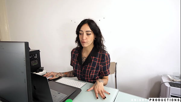 Image Brisen The Squirting Slut Secretary
